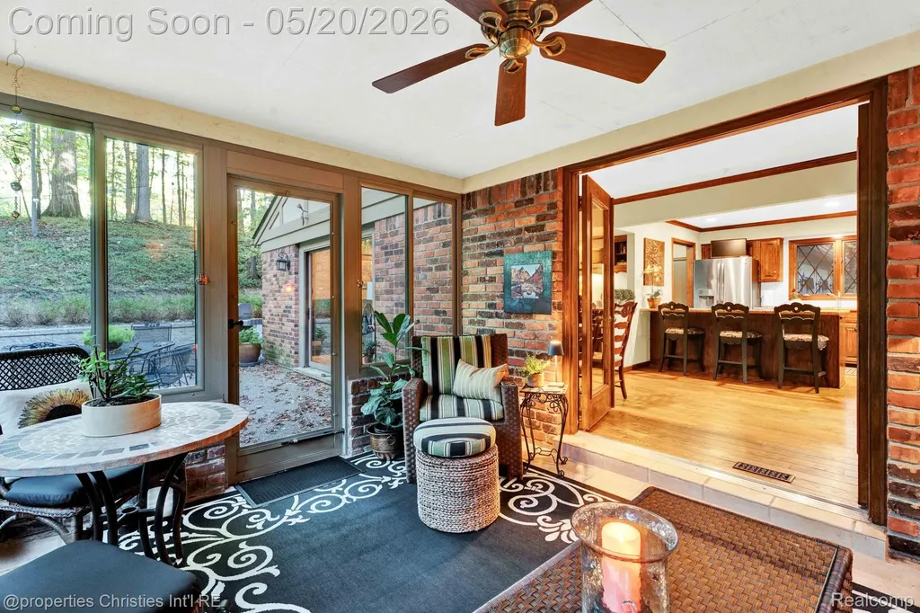 1100 Bretton Lane Bloomfield Charter Township MI 48304