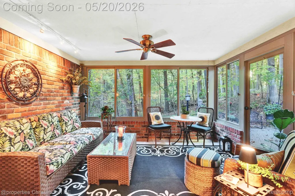 1100 Bretton Lane Bloomfield Charter Township MI 48304