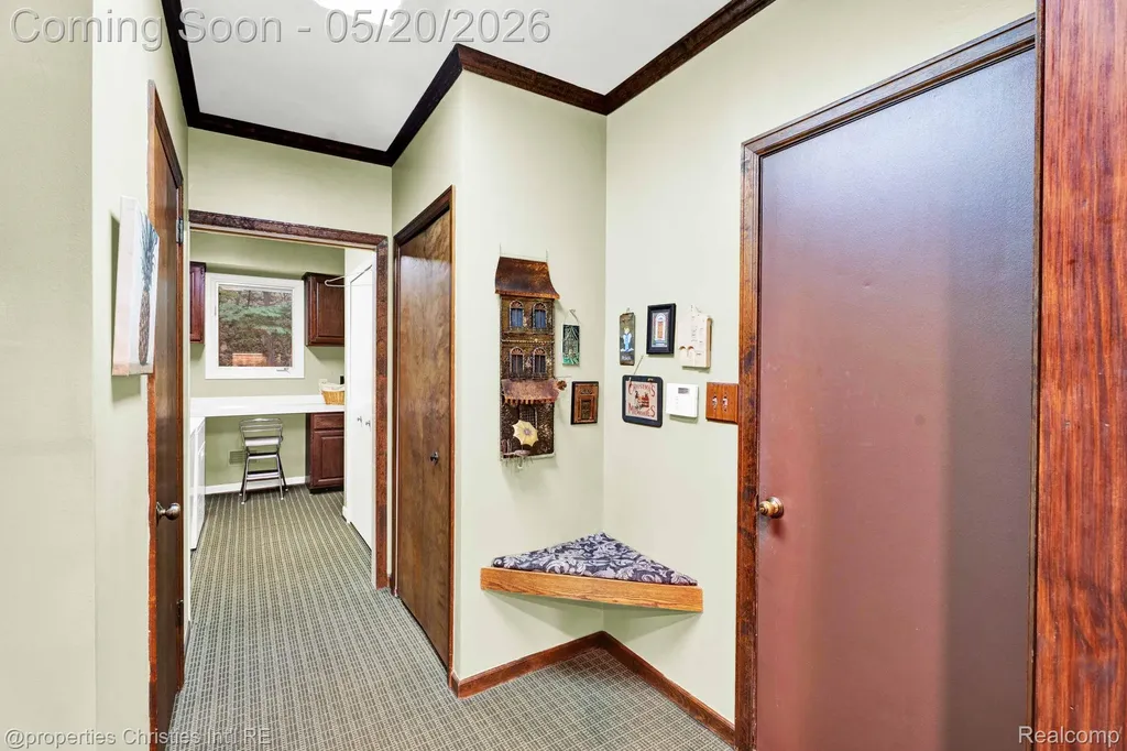 1100 Bretton Lane Bloomfield Charter Township MI 48304