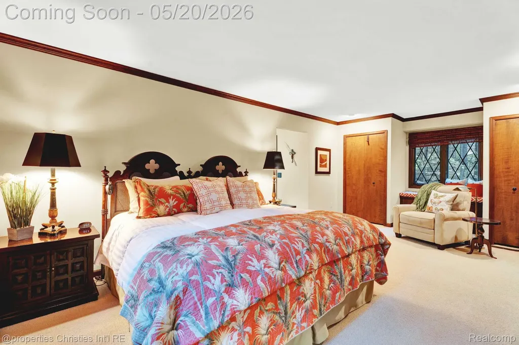 1100 Bretton Lane Bloomfield Charter Township MI 48304