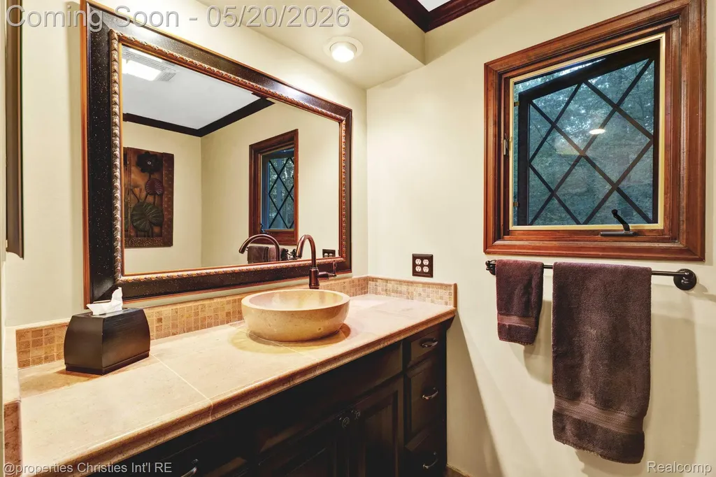 1100 Bretton Lane Bloomfield Charter Township MI 48304