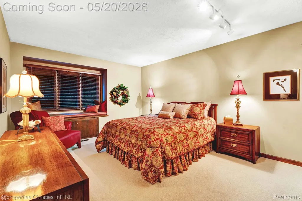 1100 Bretton Lane Bloomfield Charter Township MI 48304