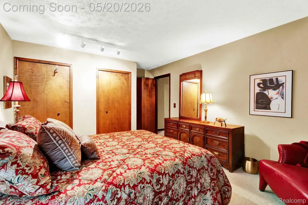 1100 Bretton Lane Bloomfield Charter Township MI 48304