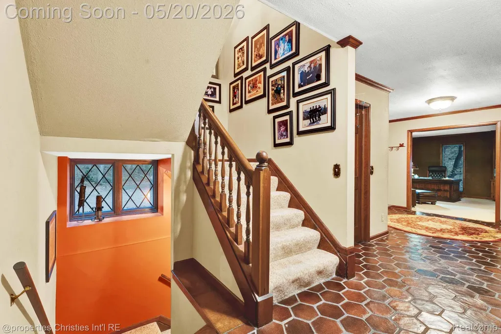 1100 Bretton Lane Bloomfield Charter Township MI 48304