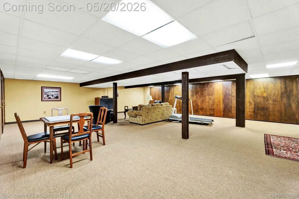 1100 Bretton Lane Bloomfield Charter Township MI 48304