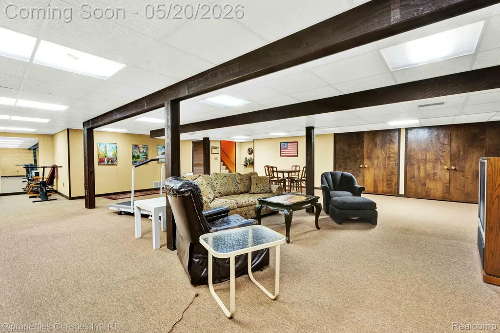 1100 Bretton Lane Bloomfield Charter Township MI 48304