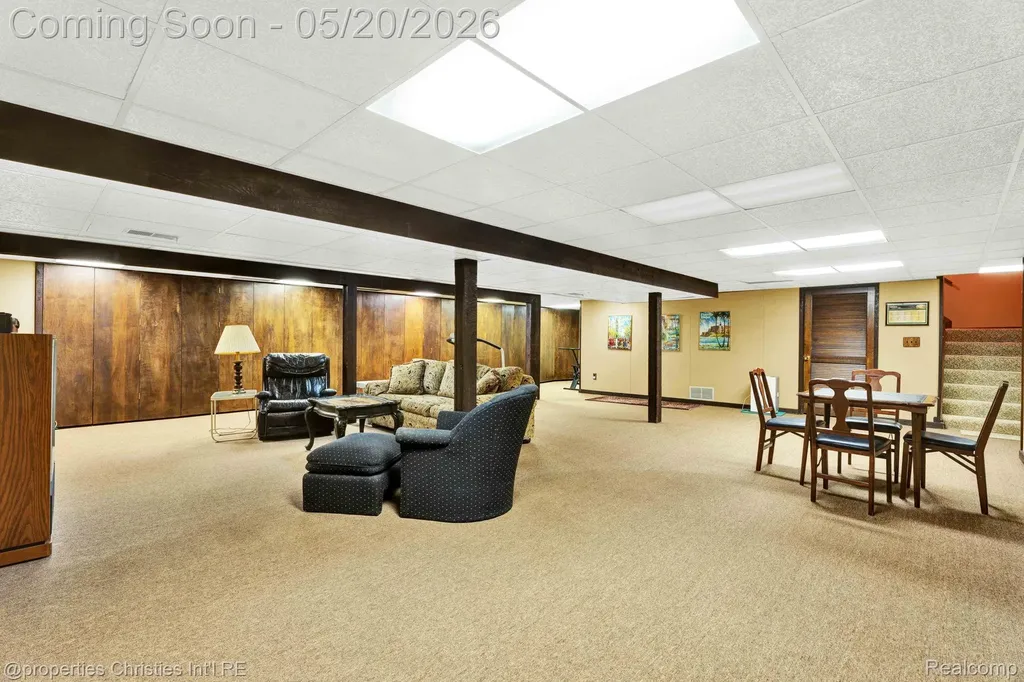1100 Bretton Lane Bloomfield Charter Township MI 48304