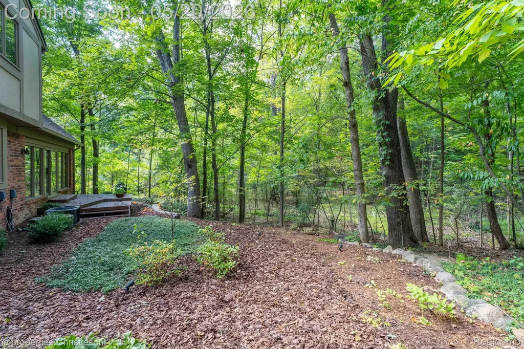 1100 Bretton Lane Bloomfield Charter Township MI 48304