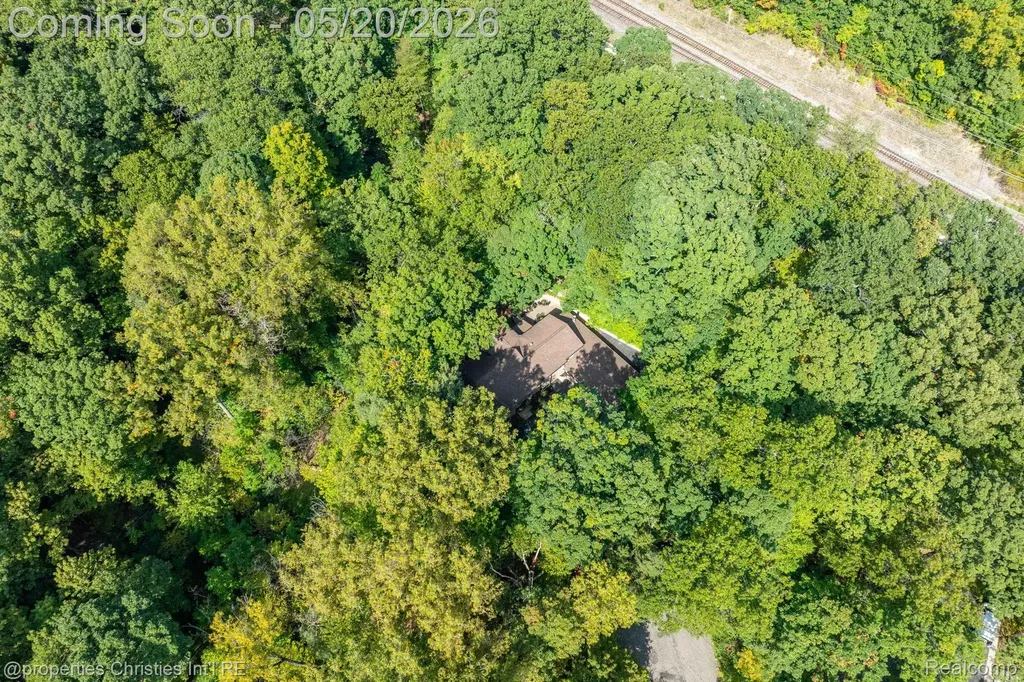 1100 Bretton Lane Bloomfield Charter Township MI 48304