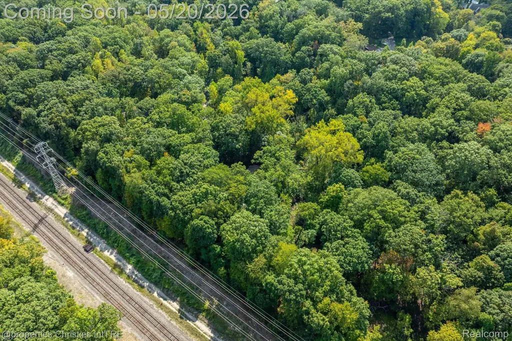 1100 Bretton Lane Bloomfield Charter Township MI 48304