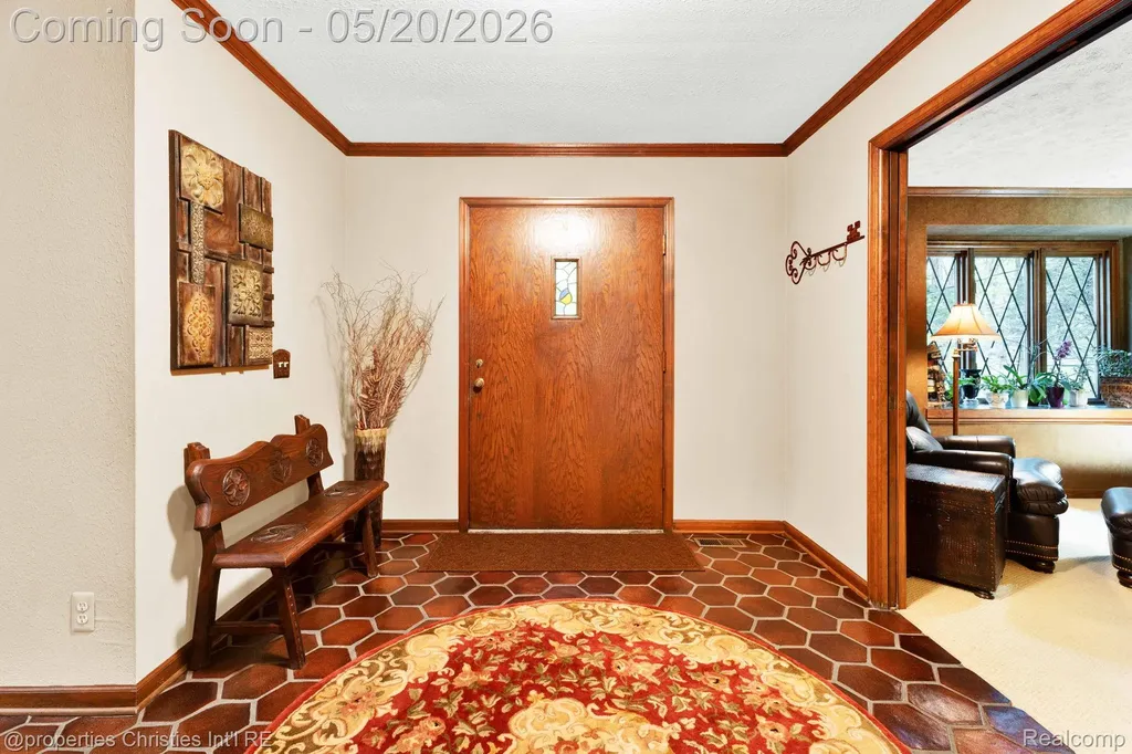 1100 Bretton Lane Bloomfield Charter Township MI 48304