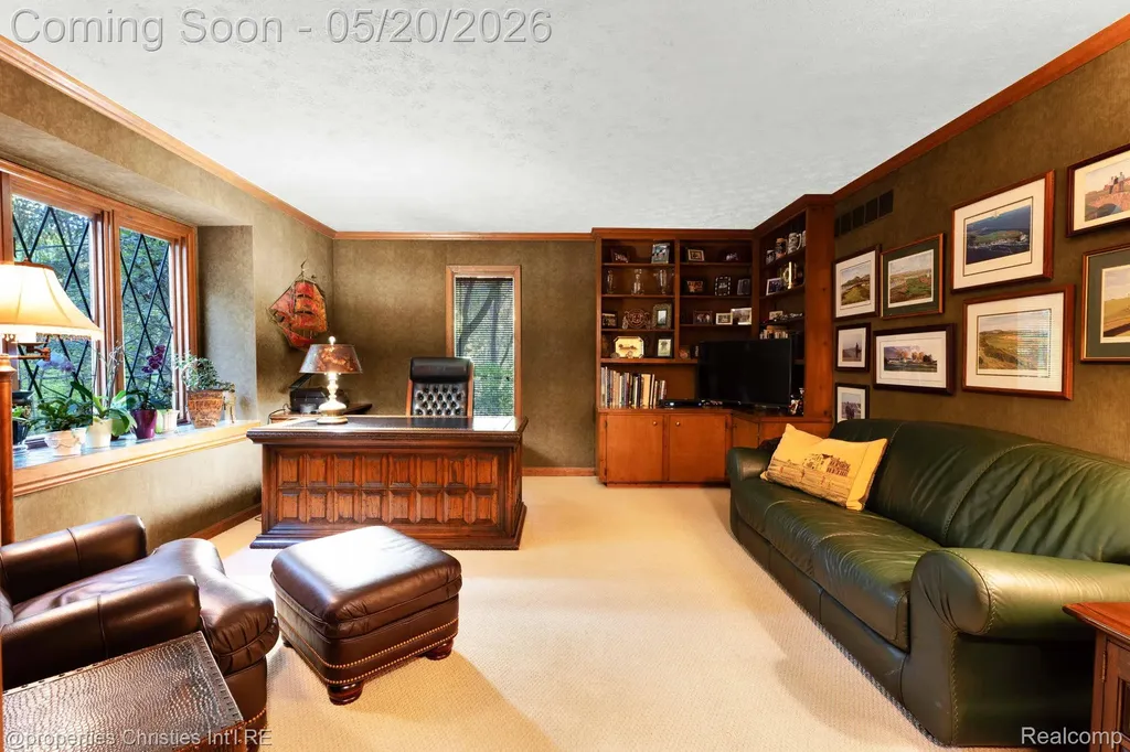 1100 Bretton Lane Bloomfield Charter Township MI 48304