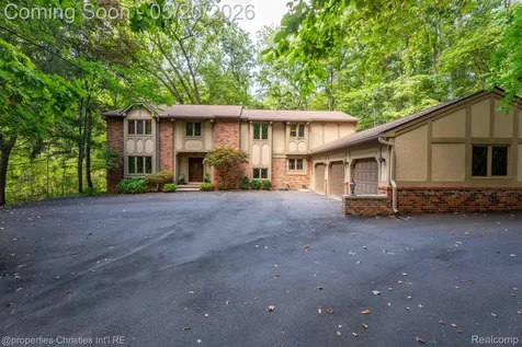 1100 Bretton Lane Bloomfield Charter Township MI 48304