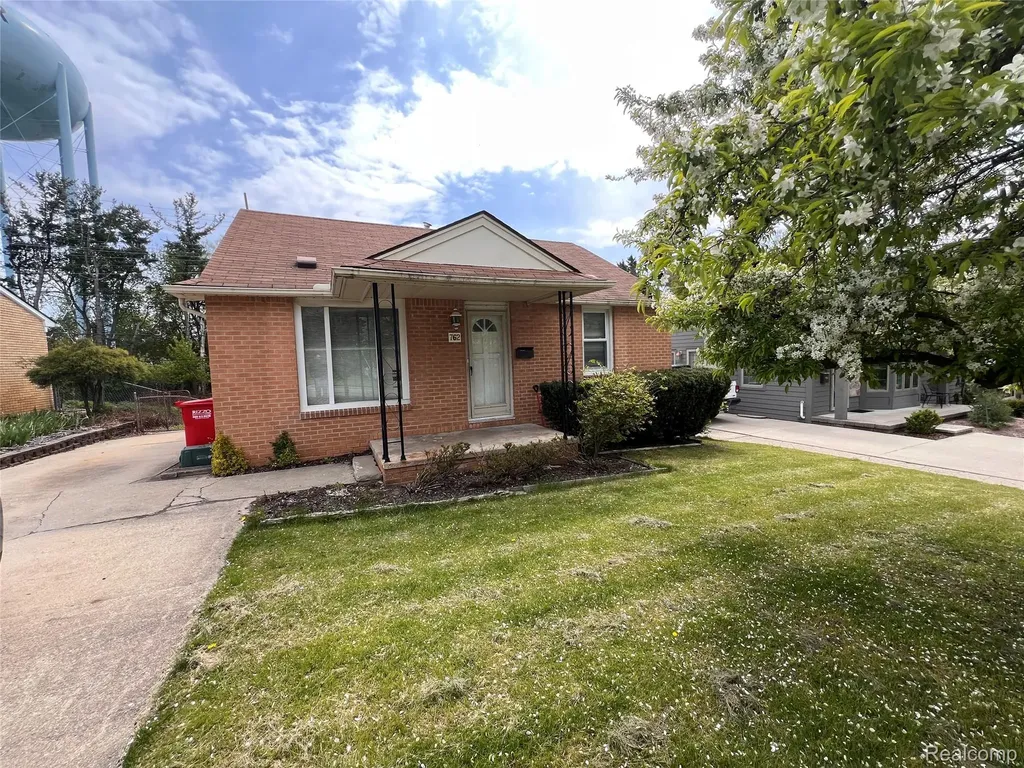 762 Miller Avenue Rochester City MI 48307
