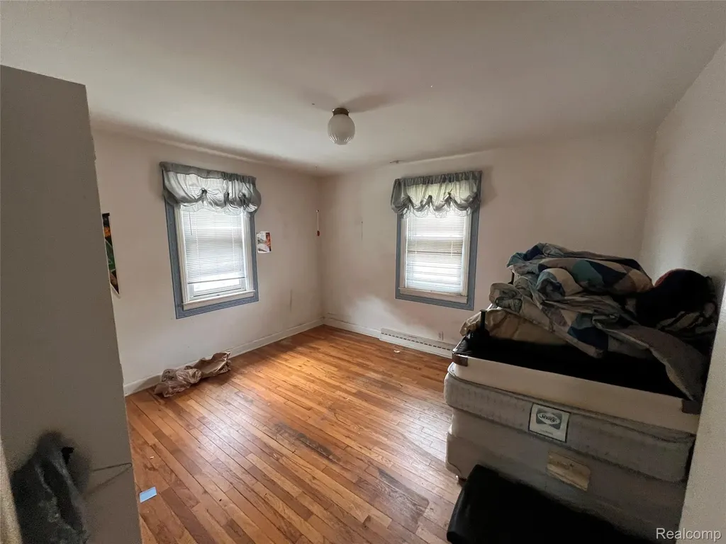762 Miller Avenue Rochester City MI 48307
