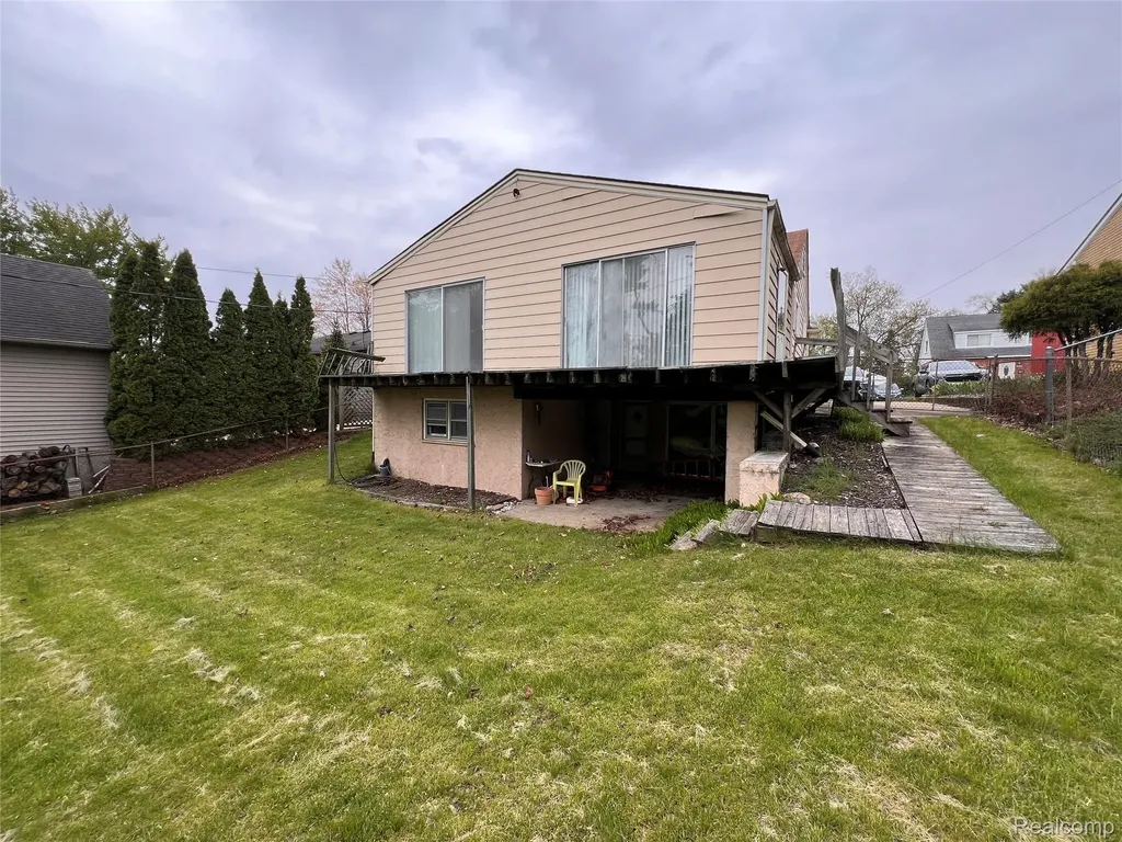 762 Miller Avenue Rochester City MI 48307