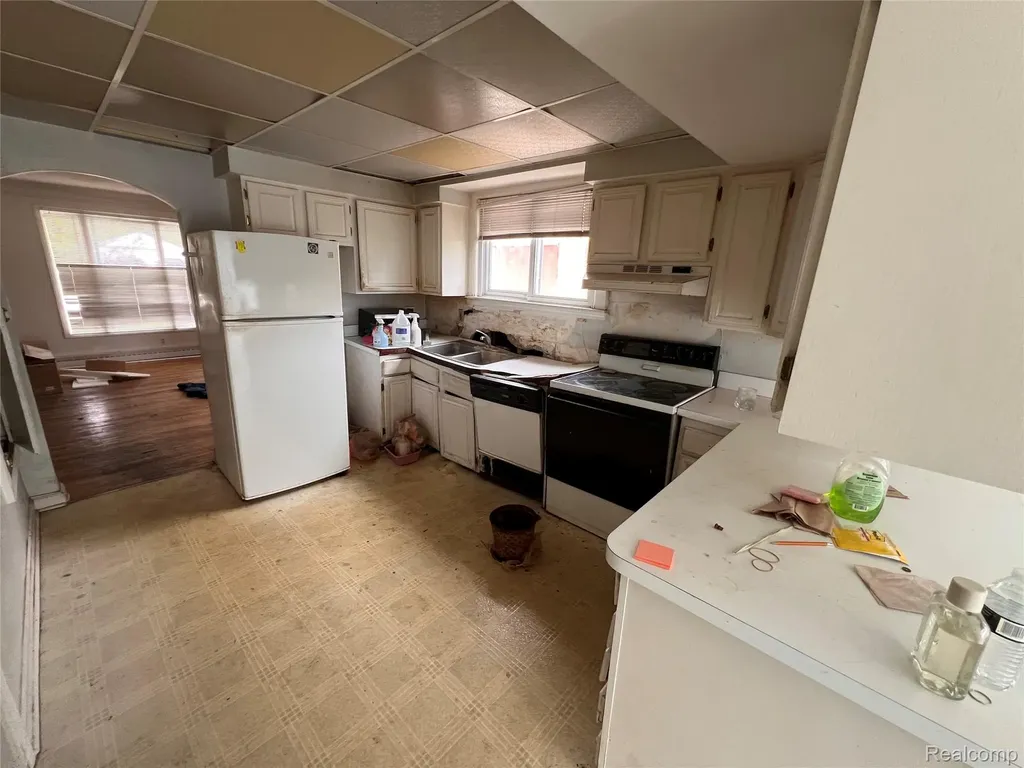 762 Miller Avenue Rochester City MI 48307