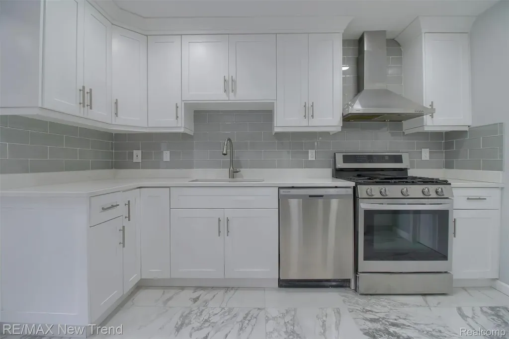 2191 Pleasant Drive Commerce Charter Township MI 48390