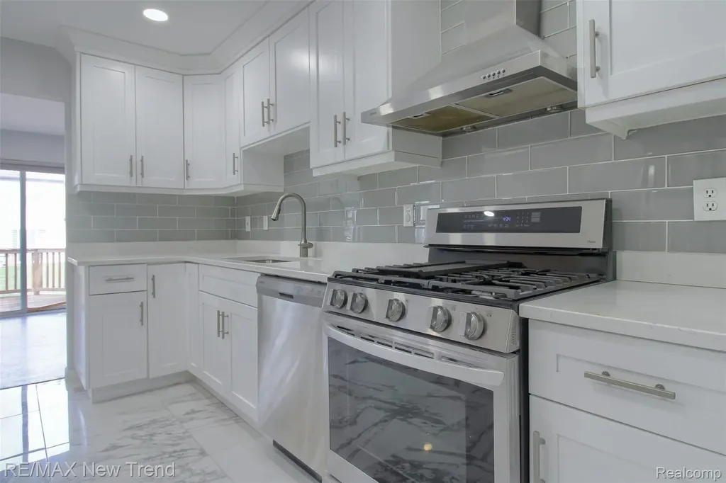 2191 Pleasant Drive Commerce Charter Township MI 48390
