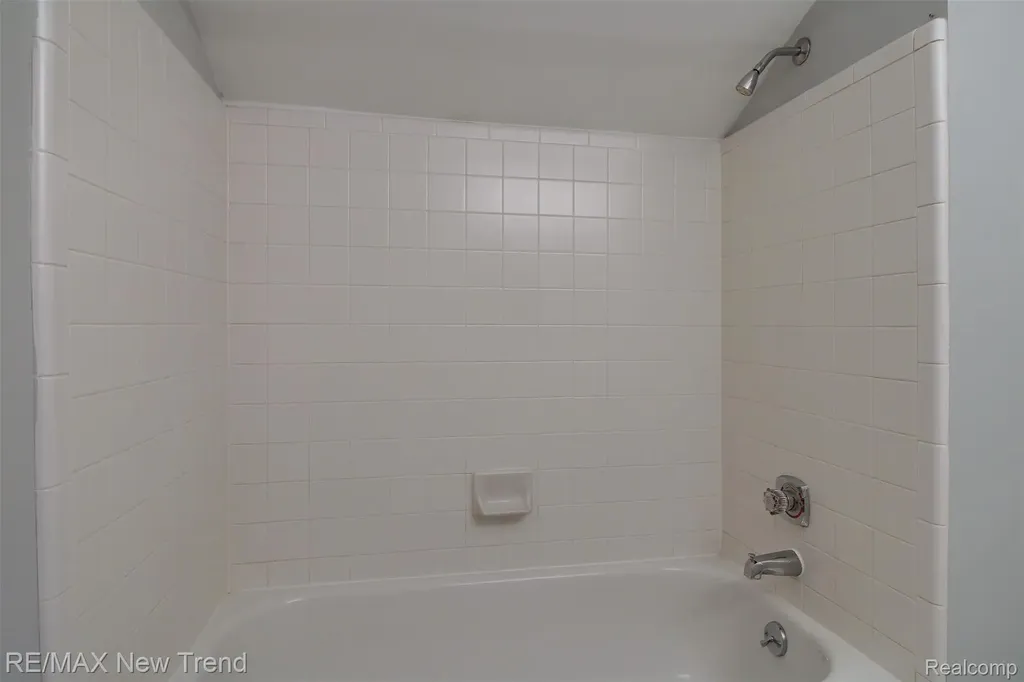 2191 Pleasant Drive Commerce Charter Township MI 48390