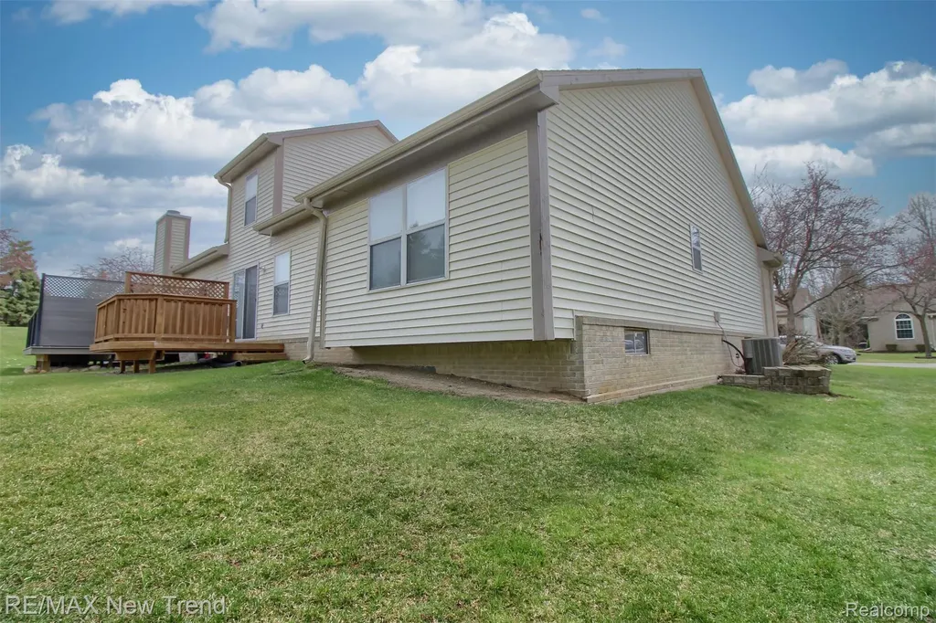 2191 Pleasant Drive Commerce Charter Township MI 48390