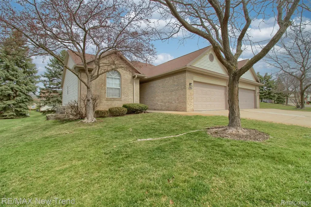 2191 Pleasant Drive Commerce Charter Township MI 48390