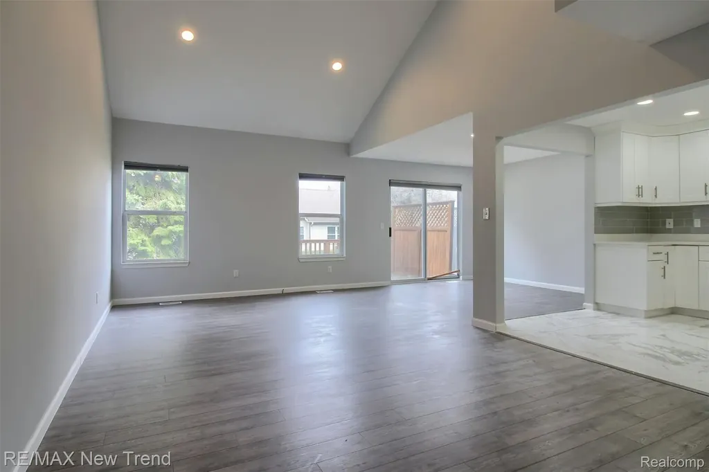 2191 Pleasant Drive Commerce Charter Township MI 48390