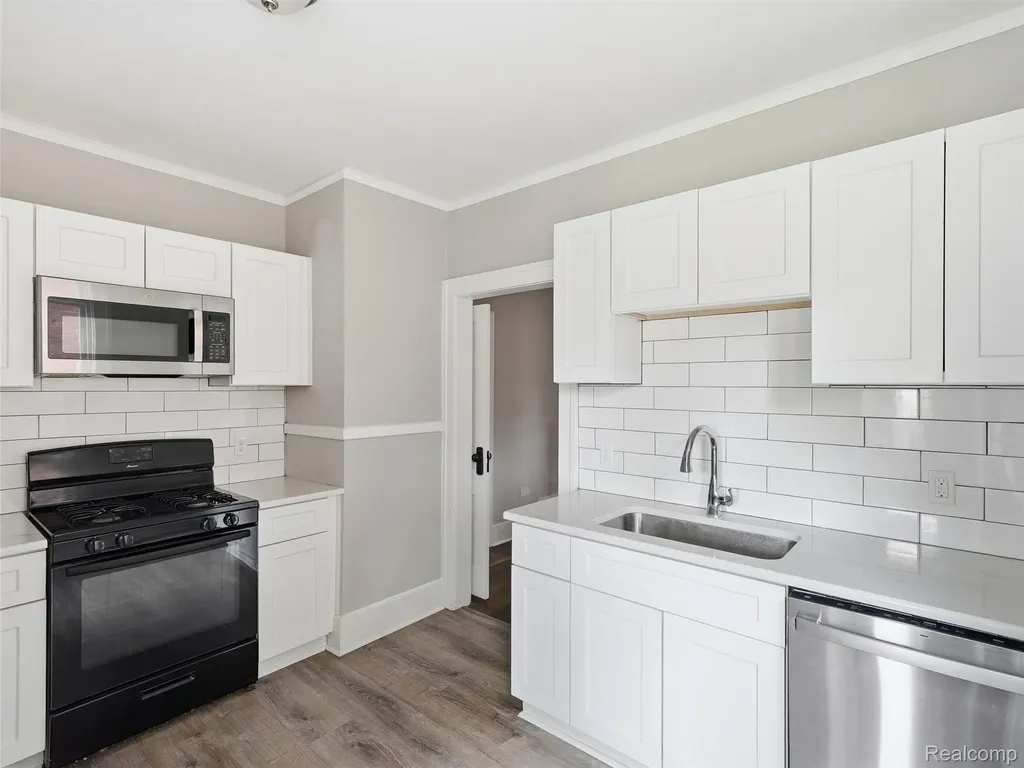 1123 Wayburn Street Grosse Pointe Park City MI 48230