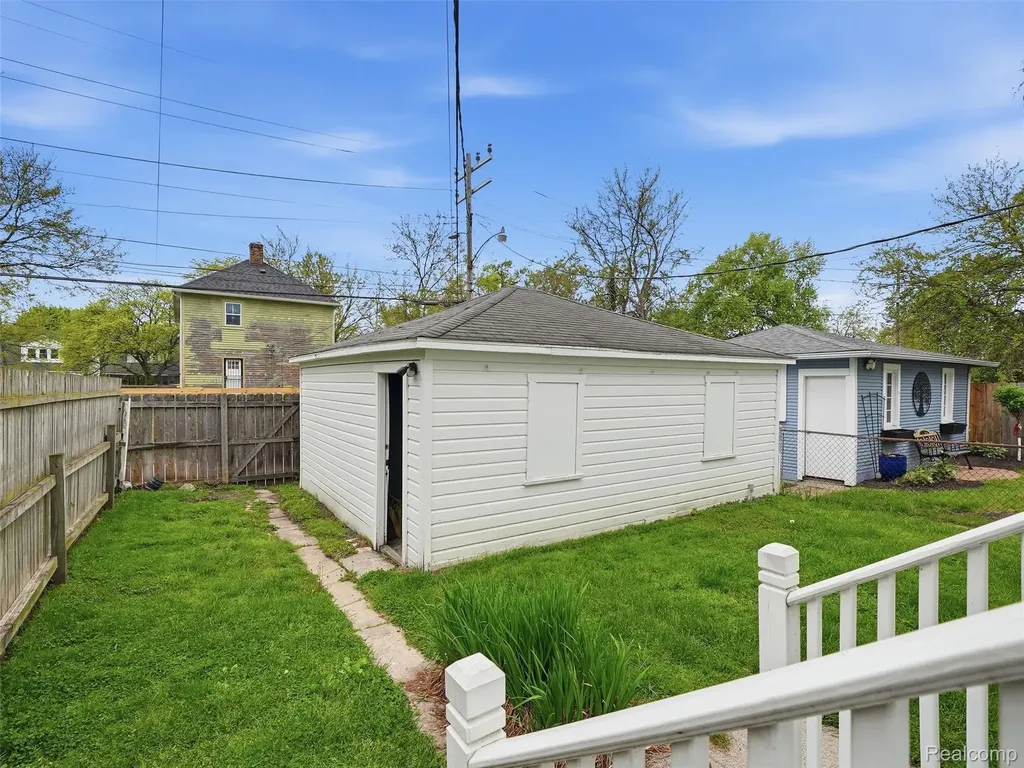 1123 Wayburn Street Grosse Pointe Park City MI 48230