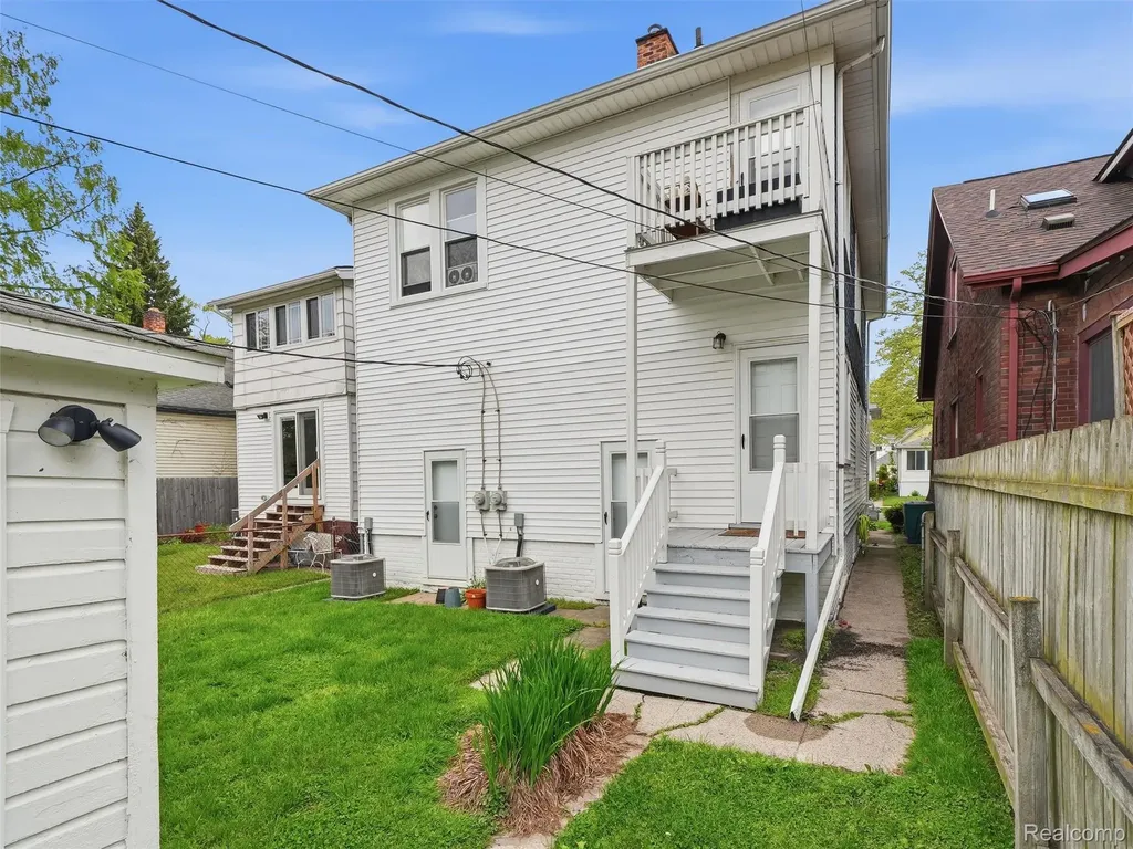1123 Wayburn Street Grosse Pointe Park City MI 48230