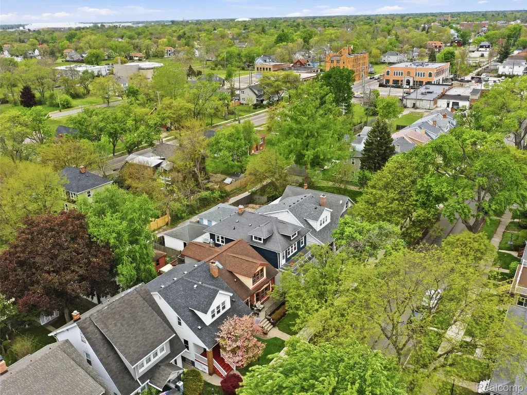 1123 Wayburn Street Grosse Pointe Park City MI 48230