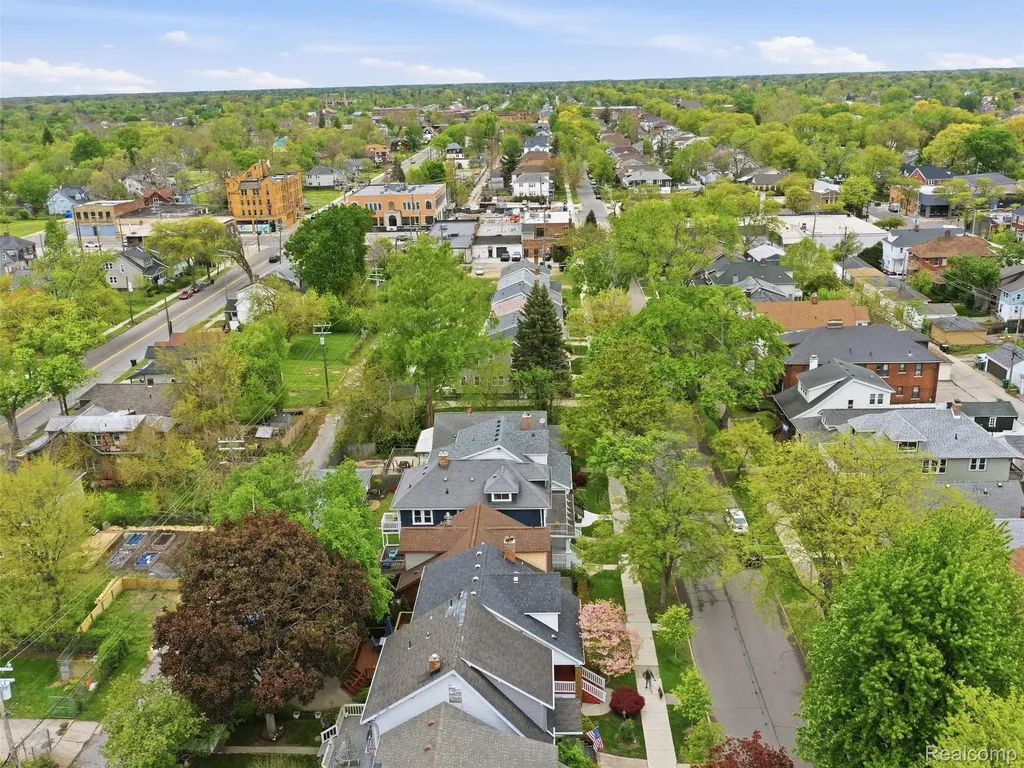 1123 Wayburn Street Grosse Pointe Park City MI 48230