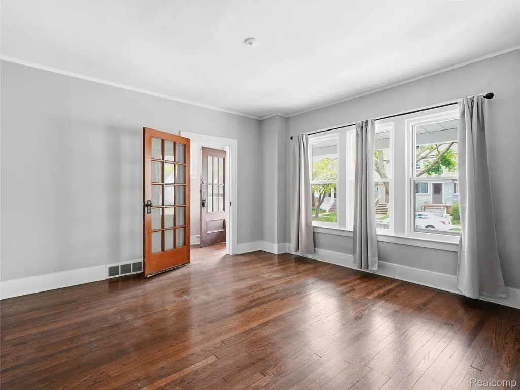 1123 Wayburn Street Grosse Pointe Park City MI 48230