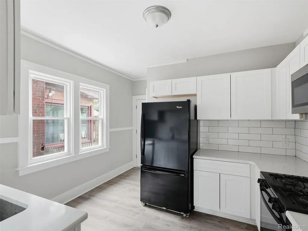 1123 Wayburn Street Grosse Pointe Park City MI 48230
