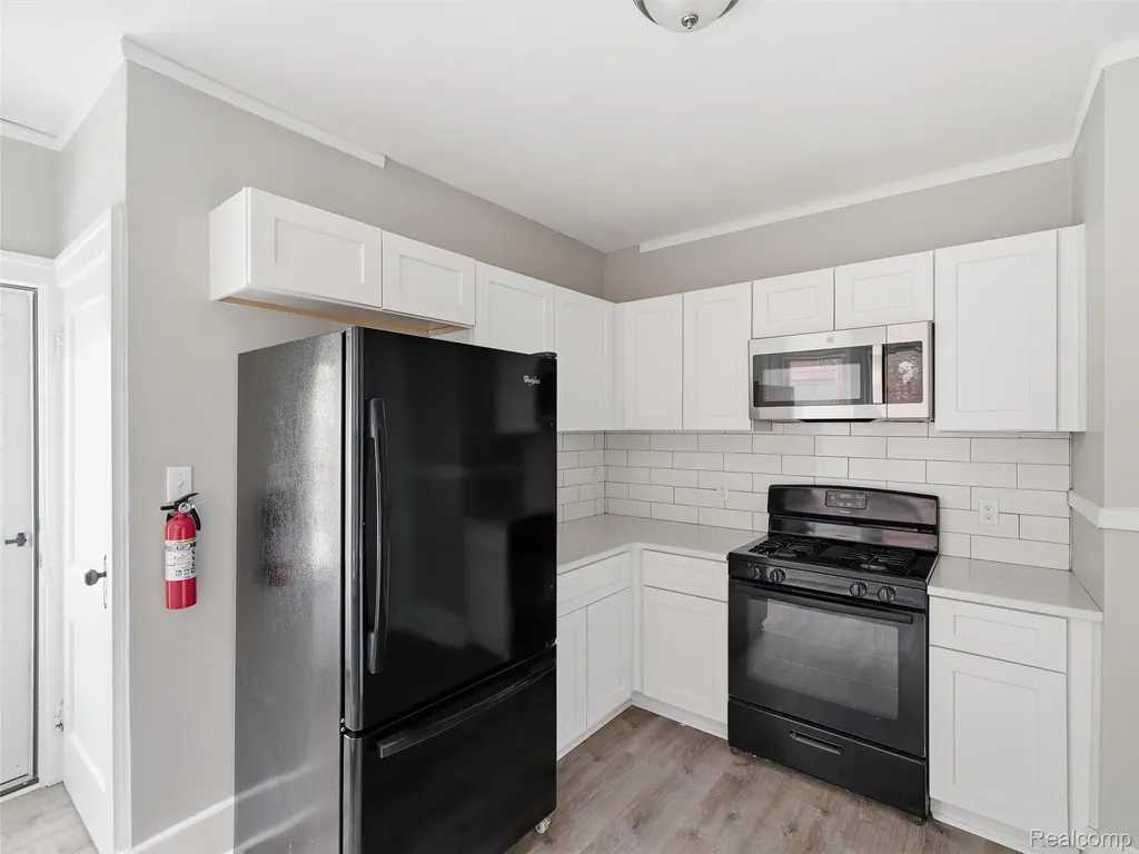1123 Wayburn Street Grosse Pointe Park City MI 48230