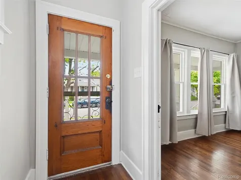 1123 Wayburn Street Grosse Pointe Park City MI 48230