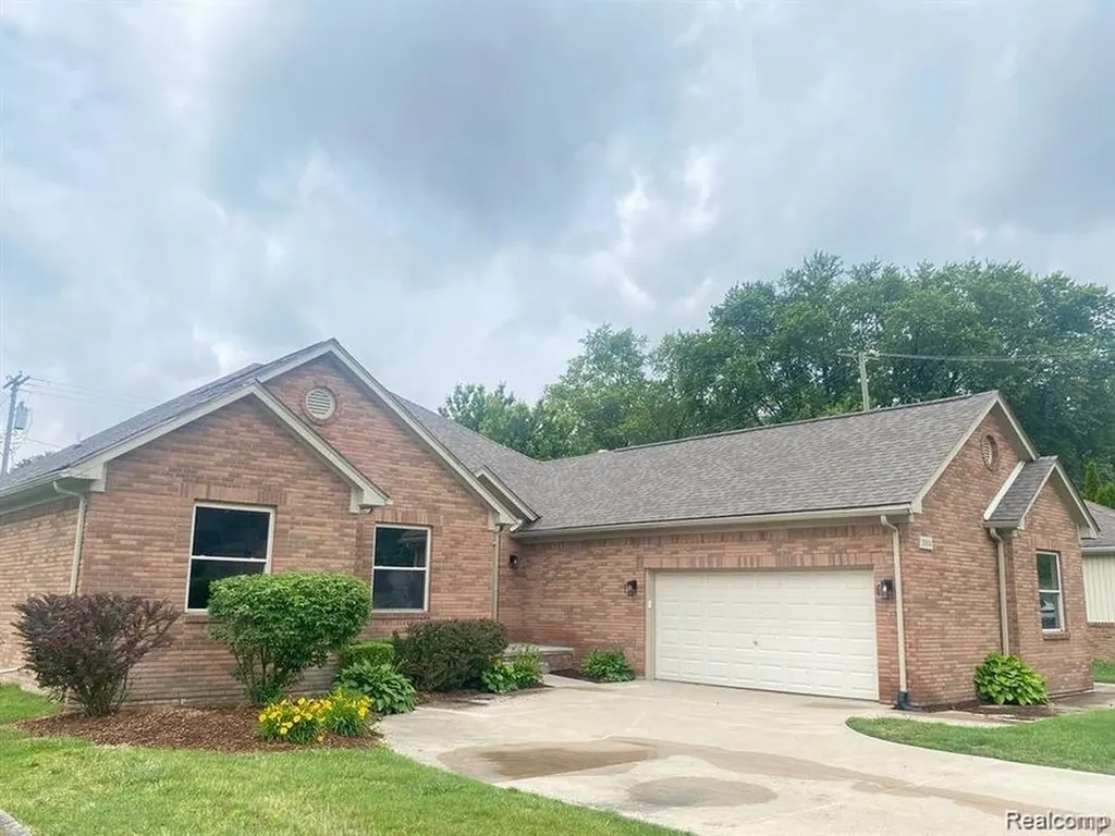 25014 Trombley Street Harrison Charter Township MI 48045