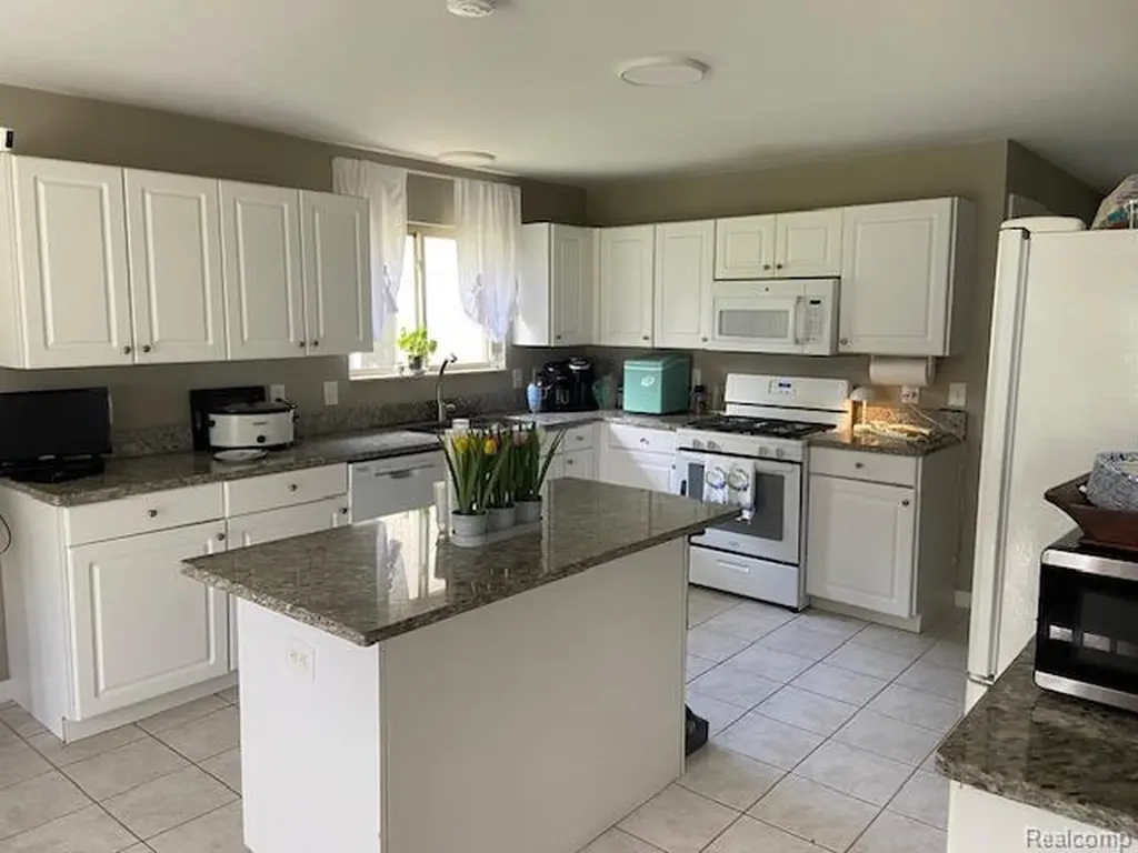 25014 Trombley Street Harrison Charter Township MI 48045
