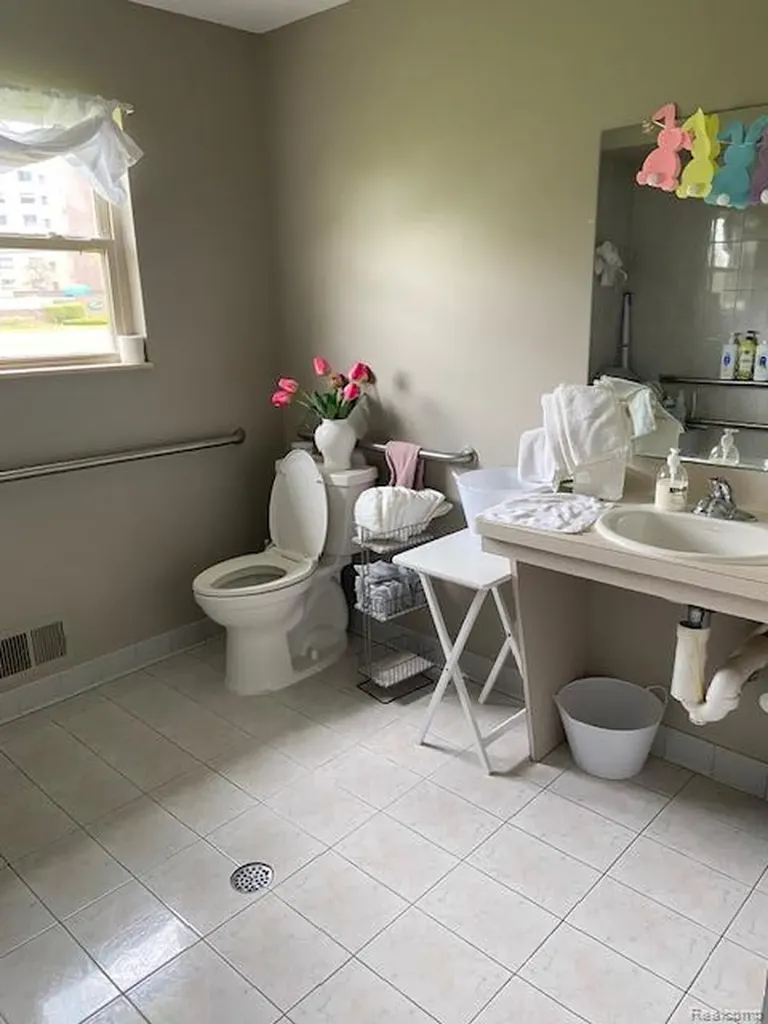 25014 Trombley Street Harrison Charter Township MI 48045