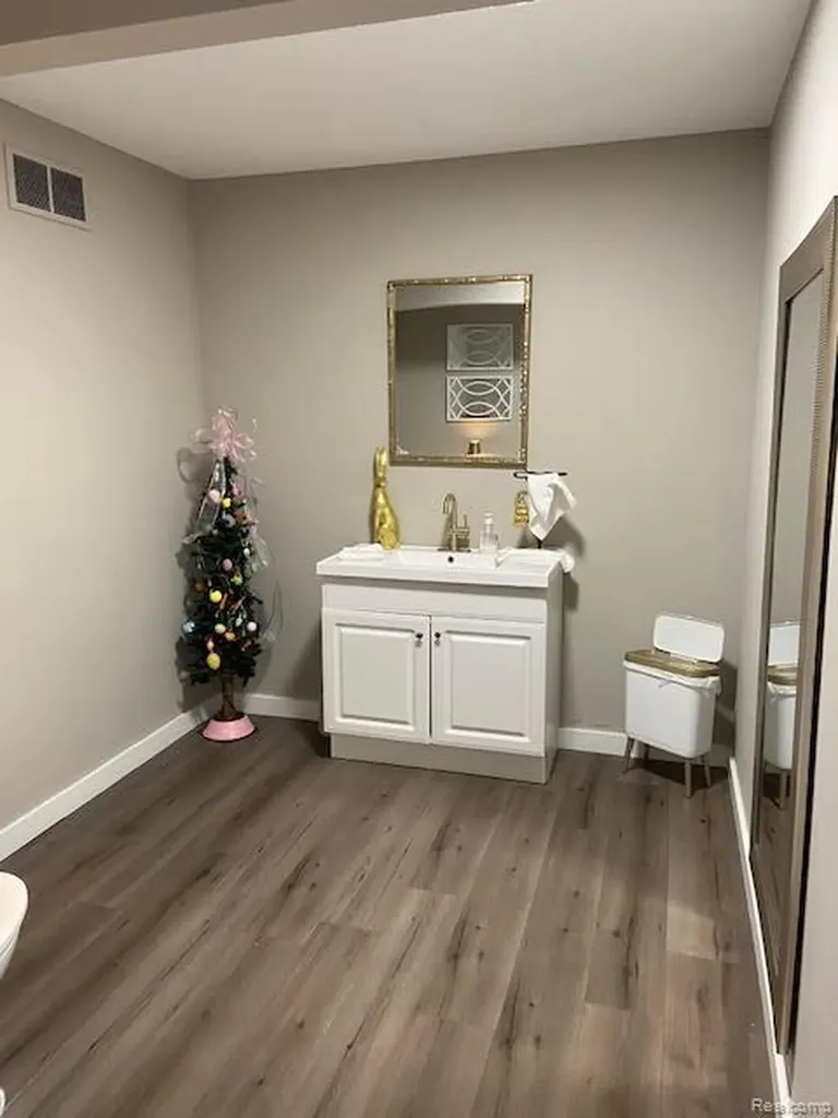 25014 Trombley Street Harrison Charter Township MI 48045