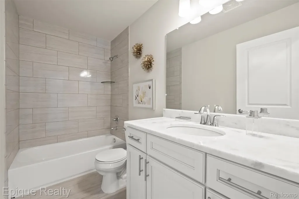 181 E Market Street Oxford Charter Township MI 48371