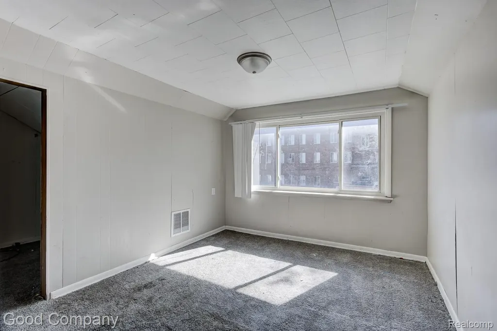 17149 New York Street Detroit City MI 48224