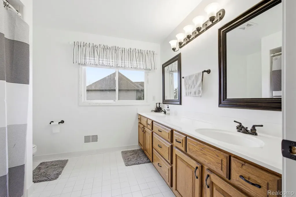 3772 Fawn Drive Oakland Charter Township MI 48306