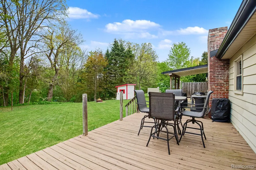 2205 Miark Drive Oregon Township MI 48446