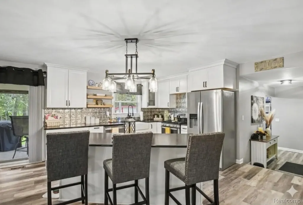 2205 Miark Drive Oregon Township MI 48446