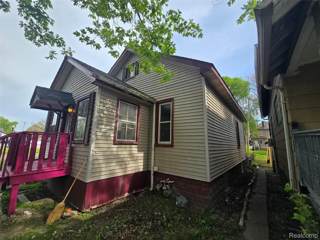 15 E Goodell Ecorse City MI 48229