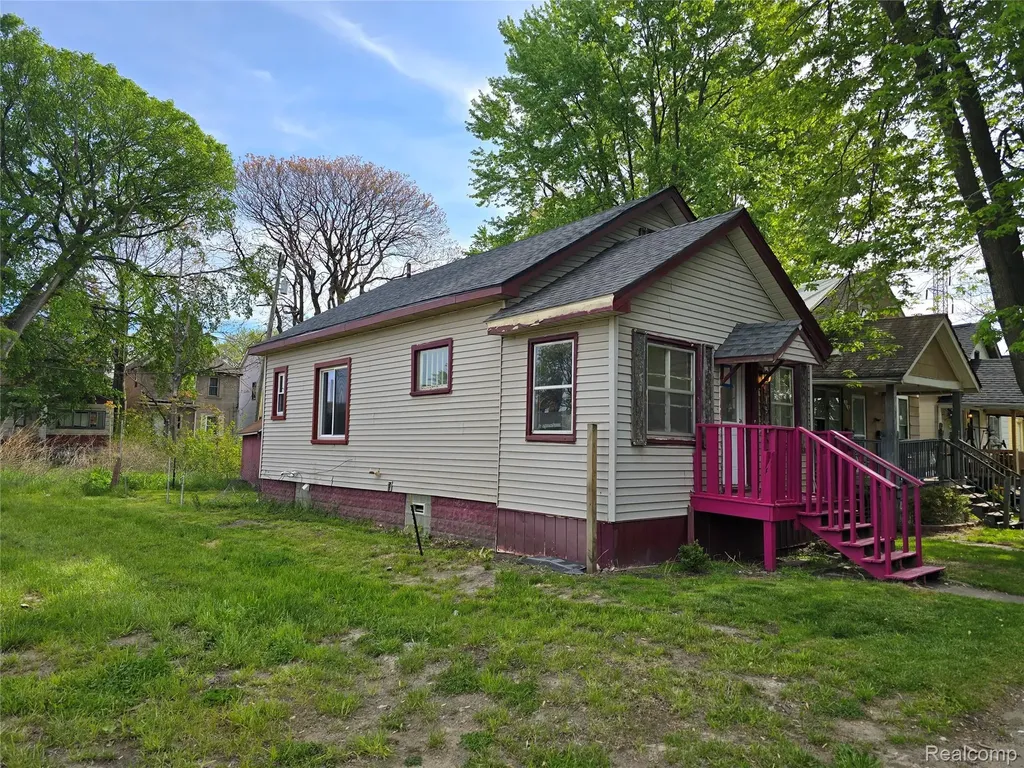 15 E Goodell Ecorse City MI 48229