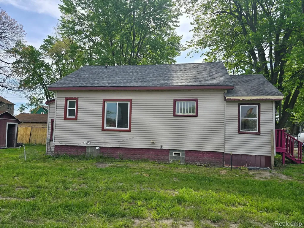 15 E Goodell Ecorse City MI 48229