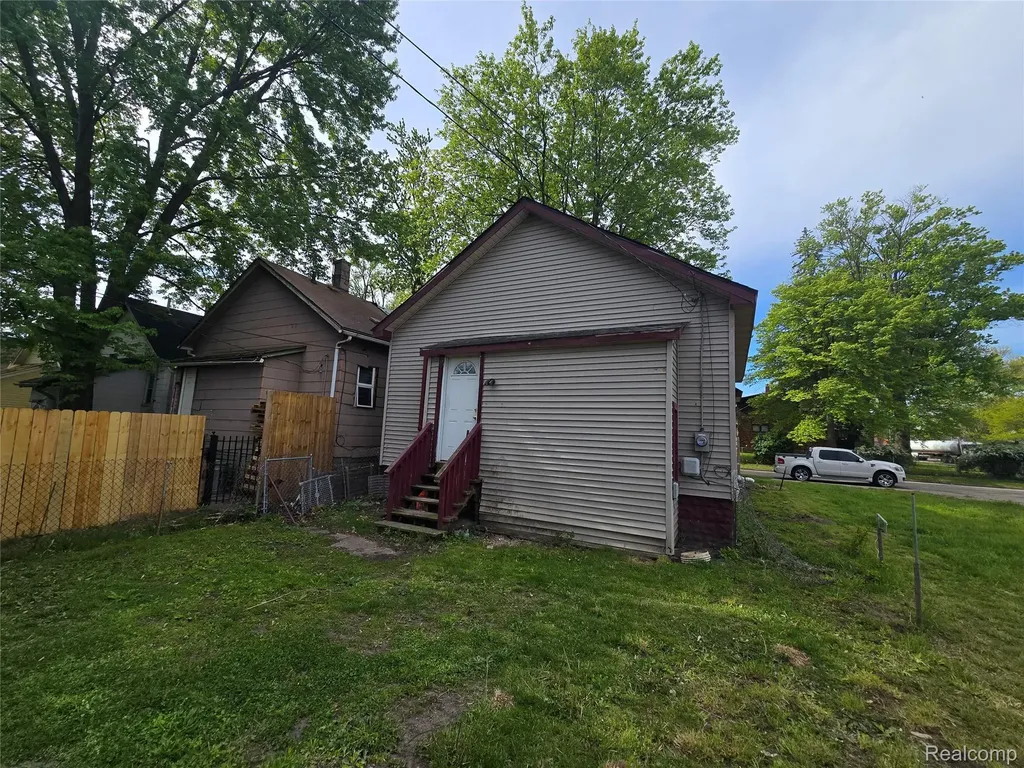 15 E Goodell Ecorse City MI 48229