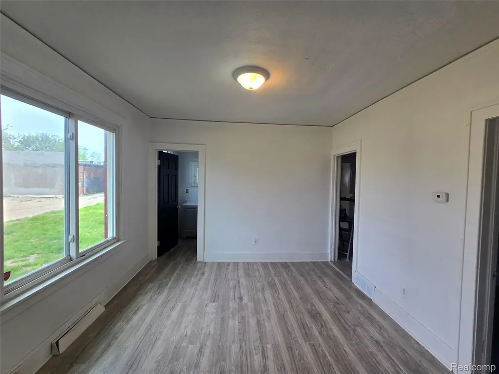 15 E Goodell Ecorse City MI 48229